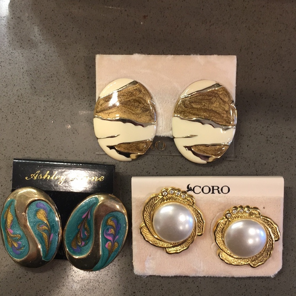 NWT three pairs vintage earrings​
